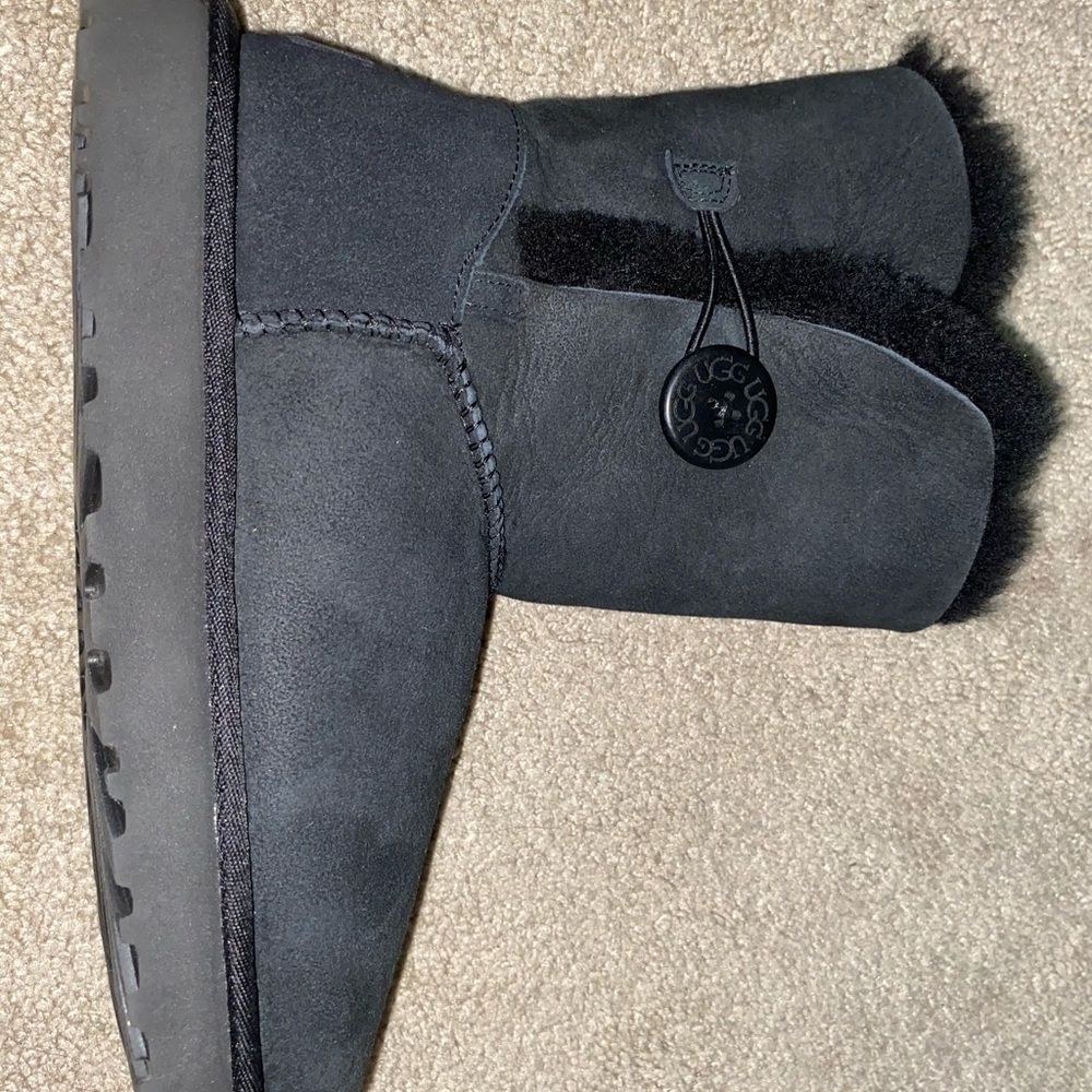 Shoes/ Boots - Picture 2 of 3